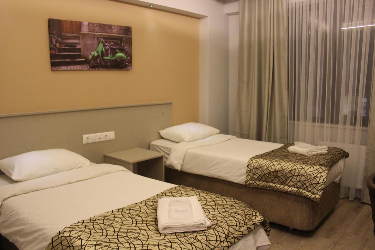 The Corner Inn Hotels By Suit إسكيشير المظهر الخارجي الصورة