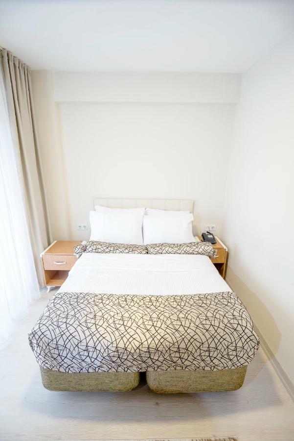 The Corner Inn Hotels By Suit إسكيشير المظهر الخارجي الصورة