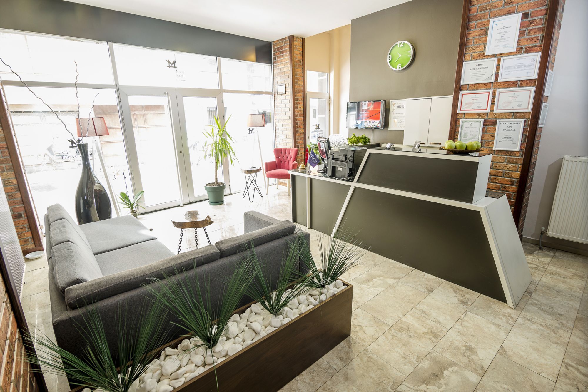 The Corner Inn Hotels By Suit إسكيشير المظهر الخارجي الصورة