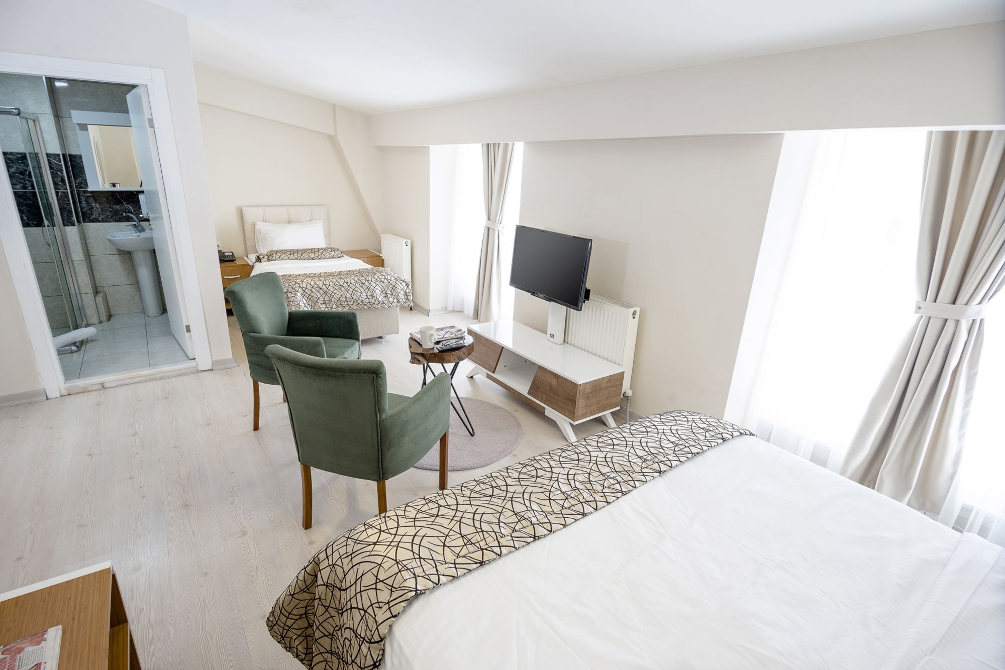The Corner Inn Hotels By Suit إسكيشير المظهر الخارجي الصورة