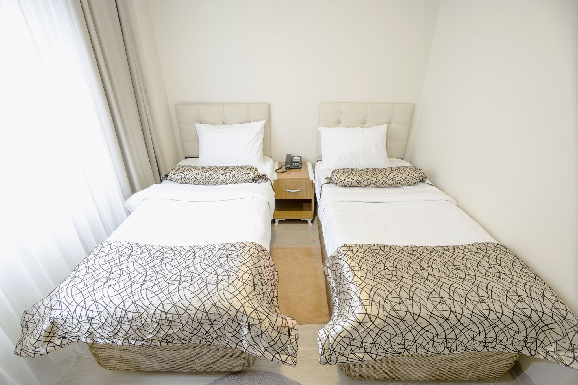 The Corner Inn Hotels By Suit إسكيشير المظهر الخارجي الصورة