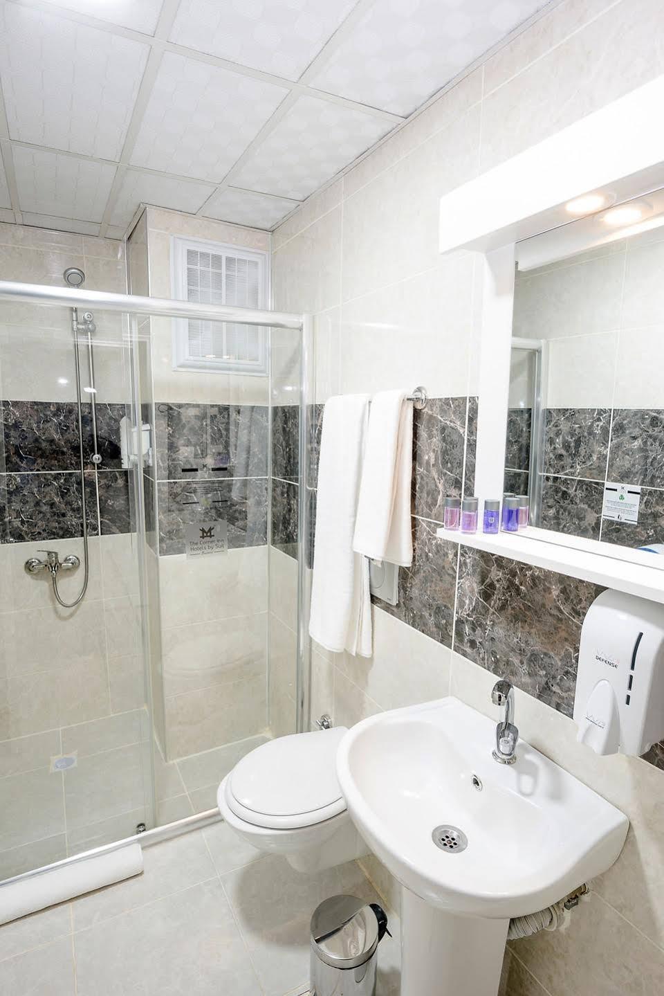 The Corner Inn Hotels By Suit إسكيشير المظهر الخارجي الصورة
