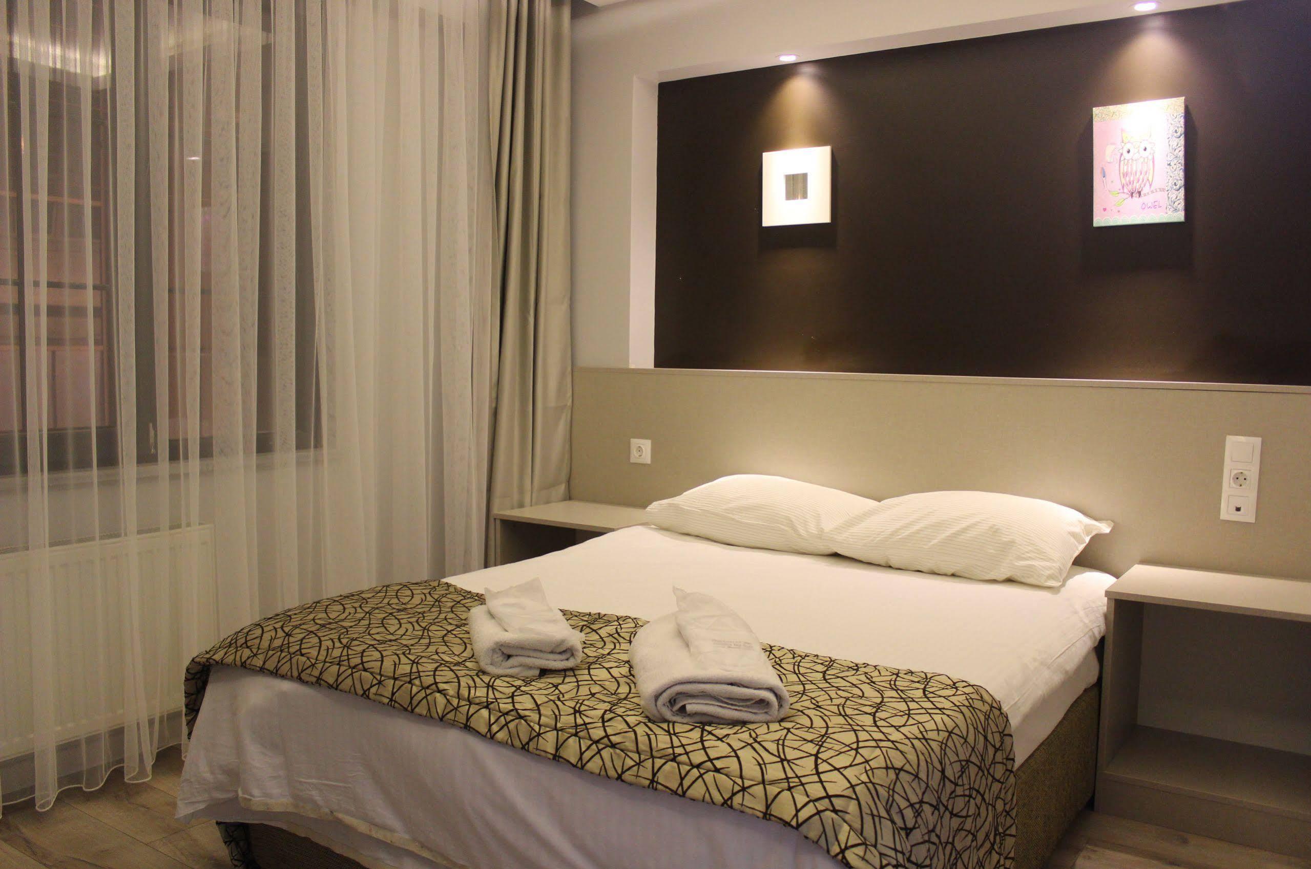 The Corner Inn Hotels By Suit إسكيشير المظهر الخارجي الصورة
